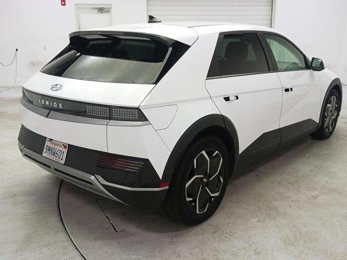 Atlas White 2024 Hyundai IONIQ 5 SE
