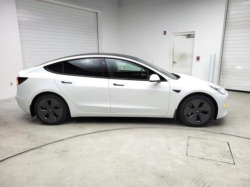 2022 Tesla Model 3 Standard Range