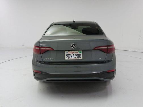 Gray 2022 Volkswagen Jetta 1.5T SE