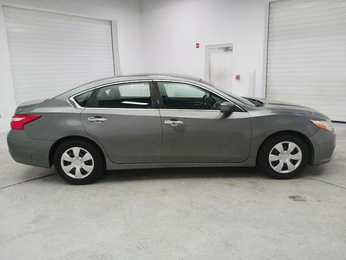 Gun Metallic 2016 Nissan Altima 2.5 SV