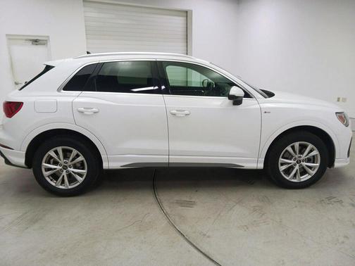 2024 Audi Q3 Premium 45 TFSI S line quattro Tiptronic