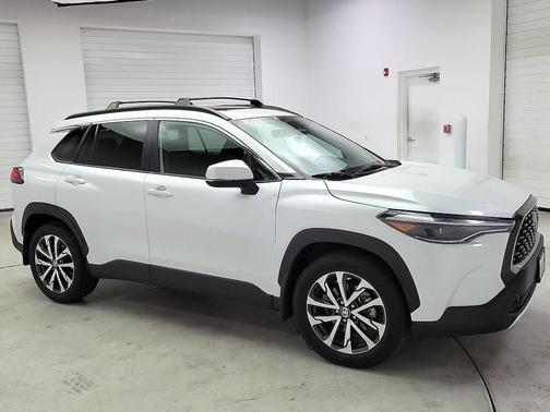 Wind Chill Pearl 2023 Toyota Corolla Cross XLE