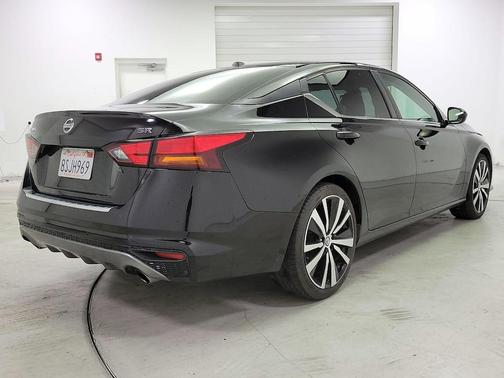 2020 Nissan Altima SR FWD