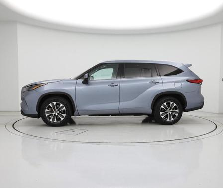 Moon Dust 2022 Toyota Highlander XLE