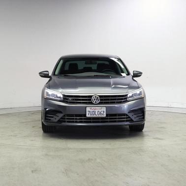 2017 Volkswagen Passat 1.8T R-Line w/Comfort