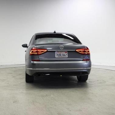 2017 Volkswagen Passat 1.8T R-Line w/Comfort