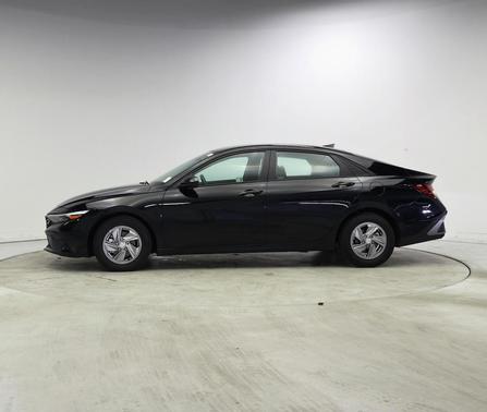 Abyss Black 2024 Hyundai ELANTRA SE