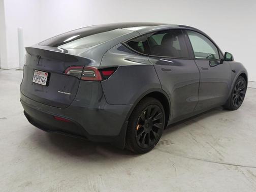2022 Tesla Model Y Long Range Dual Motor All-Wheel Drive