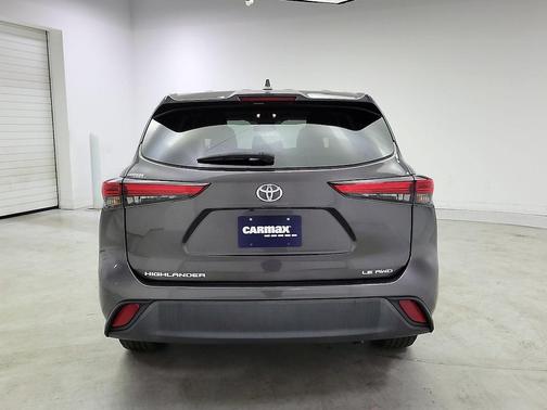 Magnetic Gray Metallic 2021 Toyota Highlander LE