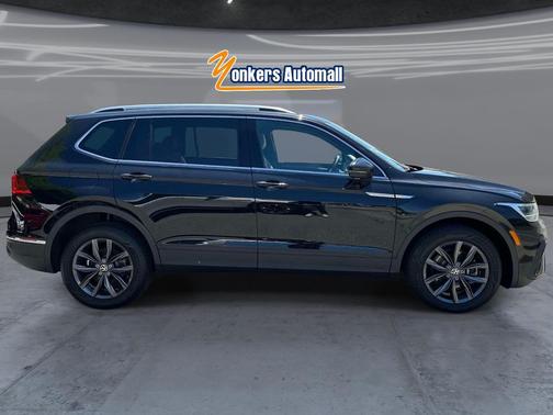 Deep Black Pearl 2023 Volkswagen Tiguan 2.0T SE 4MOTION