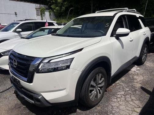 2023 Nissan Pathfinder SL 4WD