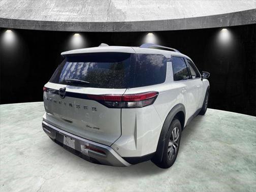 2023 Nissan Pathfinder SL 4WD