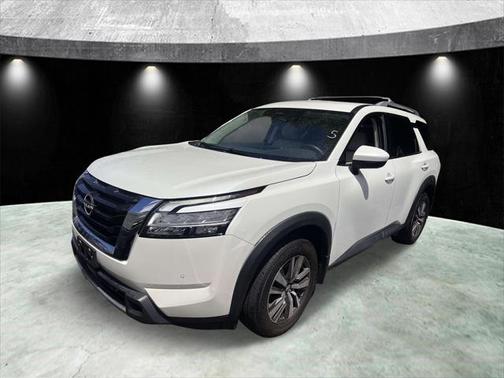 2023 Nissan Pathfinder SL 4WD