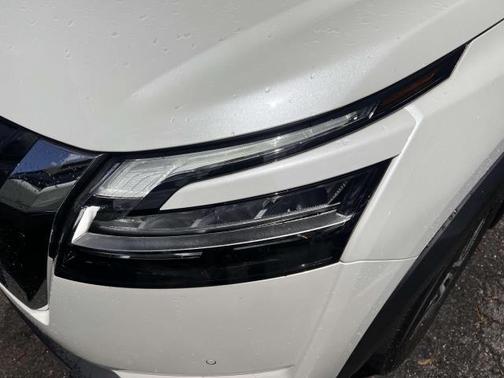 2023 Nissan Pathfinder SL 4WD
