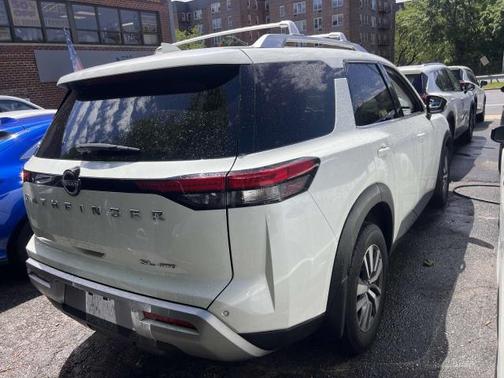 2023 Nissan Pathfinder SL 4WD