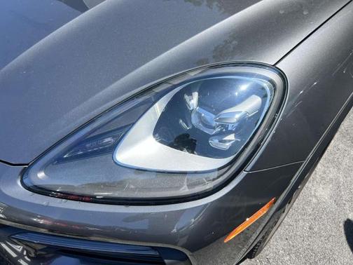 2023 Porsche Cayenne Base