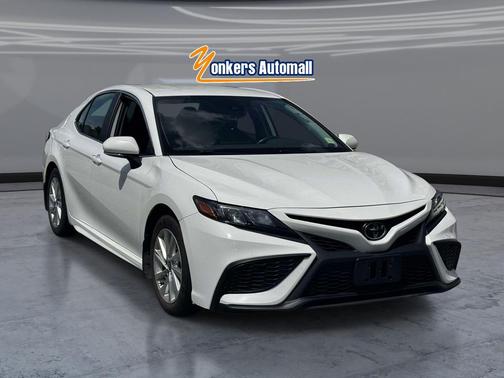Ice Cap 2023 Toyota Camry SE