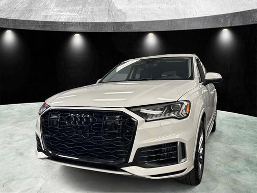 2024 Audi Q7 55 Premium Plus