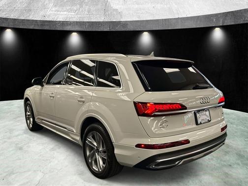 2024 Audi Q7 55 Premium Plus