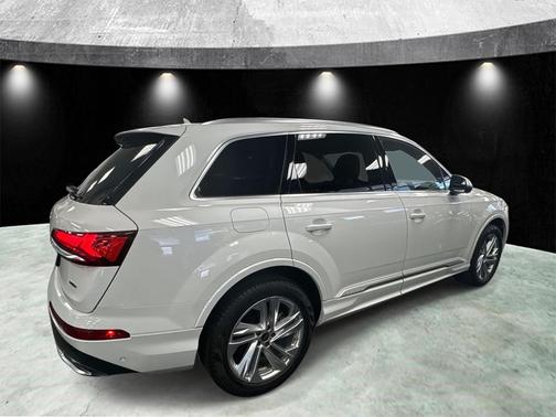 2024 Audi Q7 55 Premium Plus