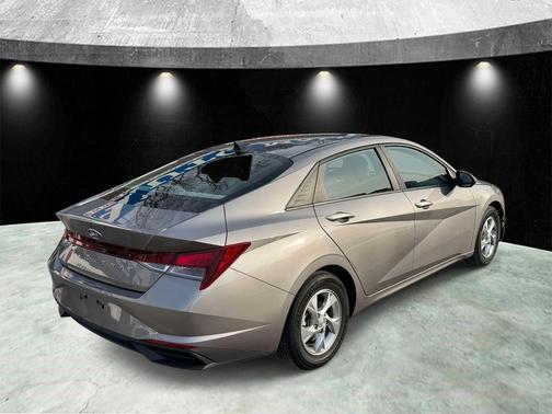 2023 Hyundai ELANTRA SE