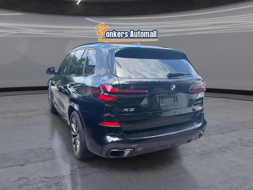 Black 2024 BMW X5 xDrive40i