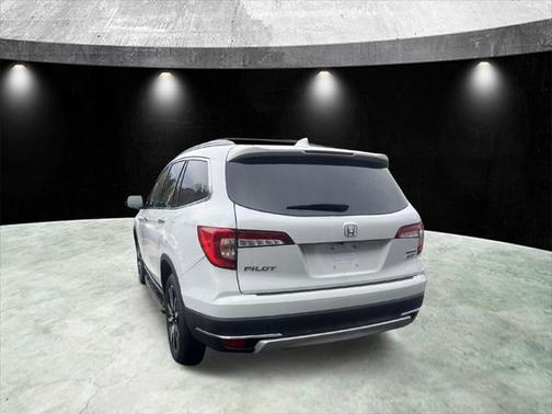 2022 Honda Pilot Touring 8-Passenger