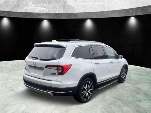 2022 Honda Pilot Touring 8-Passenger