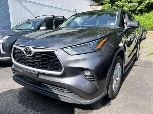 2022 Toyota Highlander LE