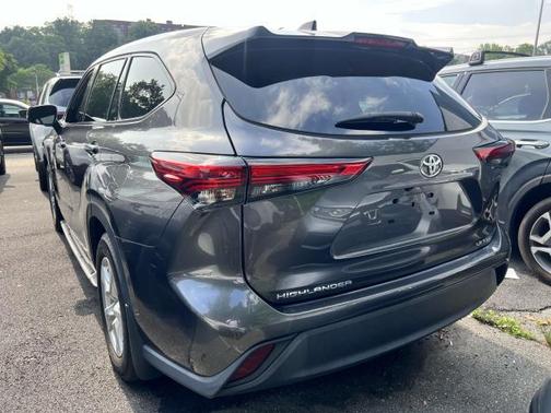 2022 Toyota Highlander LE