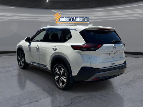 Pearl White Tricoat 2023 Nissan Rogue SL