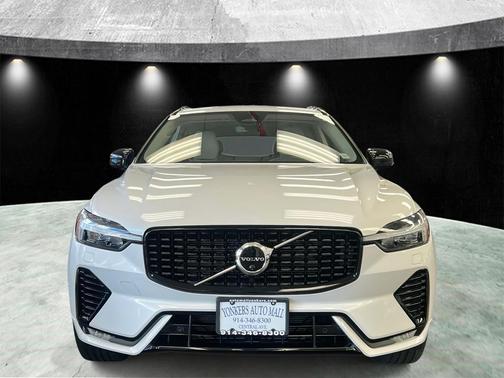 2023 Volvo XC60 B5 Plus Dark Theme