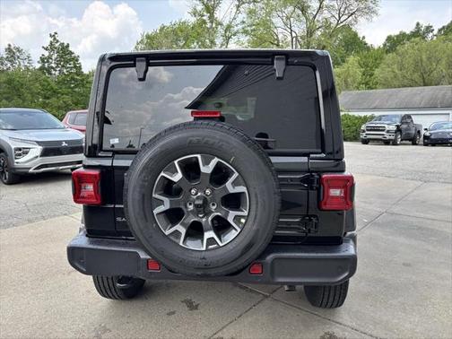 2025 Jeep Wrangler 4-Door Sahara 4x4