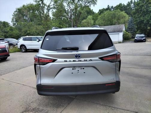 2022 Toyota Sienna LE