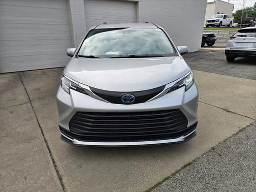 2022 Toyota Sienna LE