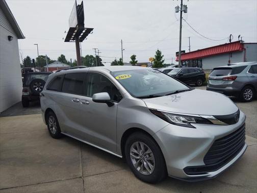 2022 Toyota Sienna LE
