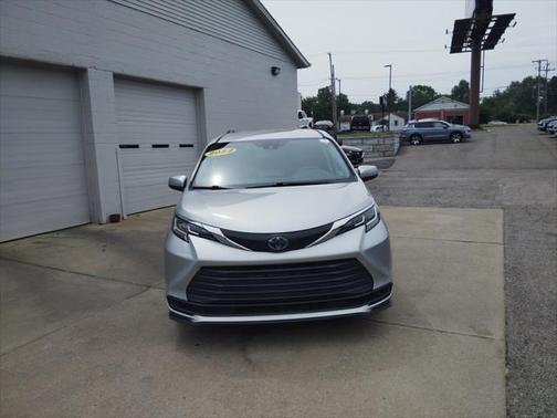 2022 Toyota Sienna LE