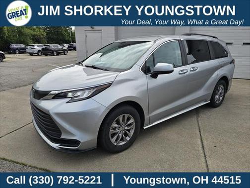 2022 Toyota Sienna LE