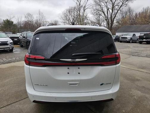 2025 Chrysler Pacifica L