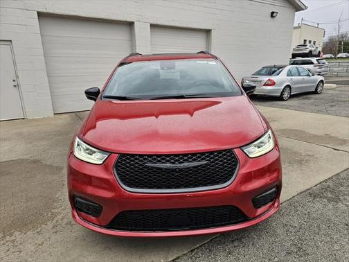 2025 Chrysler Pacifica Hybrid Premium S Appearance Pkg