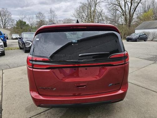 2025 Chrysler Pacifica Hybrid Premium S Appearance Pkg
