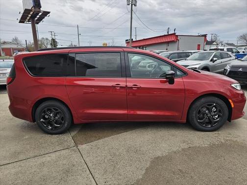 2025 Chrysler Pacifica Hybrid Premium S Appearance Pkg
