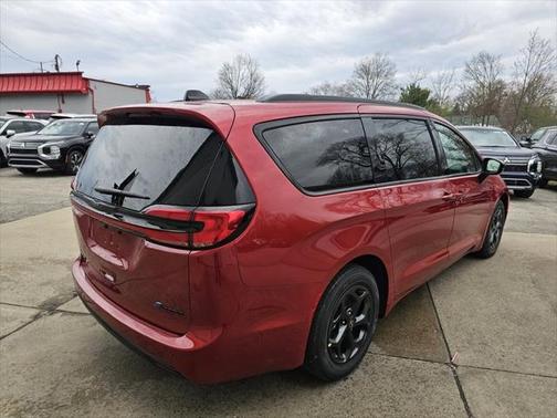 2025 Chrysler Pacifica Hybrid Premium S Appearance Pkg