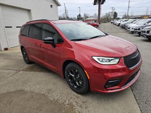 2025 Chrysler Pacifica Hybrid Premium S Appearance Pkg