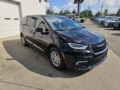 2025 Chrysler Pacifica L