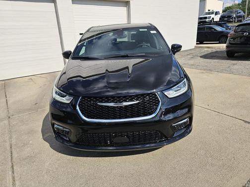 2025 Chrysler Pacifica L