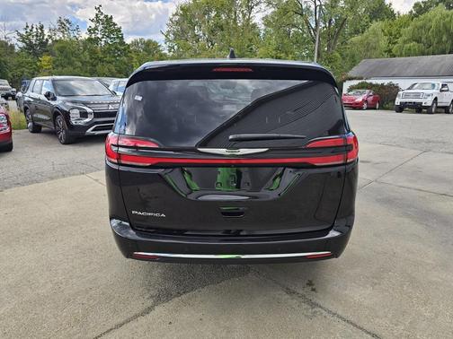 2025 Chrysler Pacifica L
