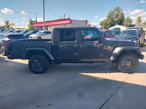 2025 Jeep Gladiator Sport S