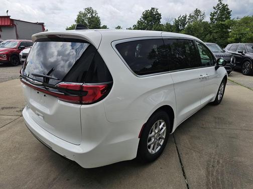 2025 Chrysler Pacifica L