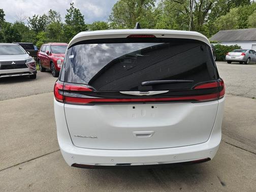 2025 Chrysler Pacifica L